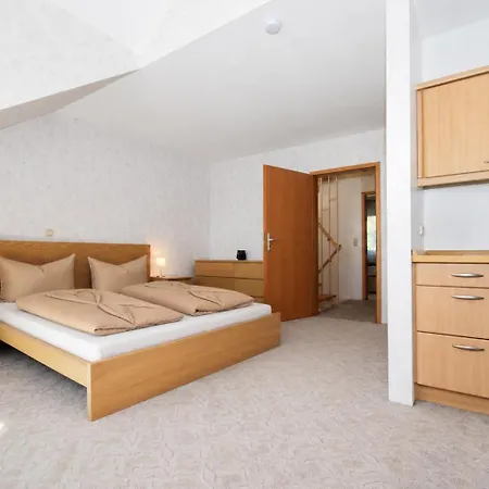 Grosses Ferienhaus Fuer 8 Gaeste Mit 4 Baedern Garten Und Grill